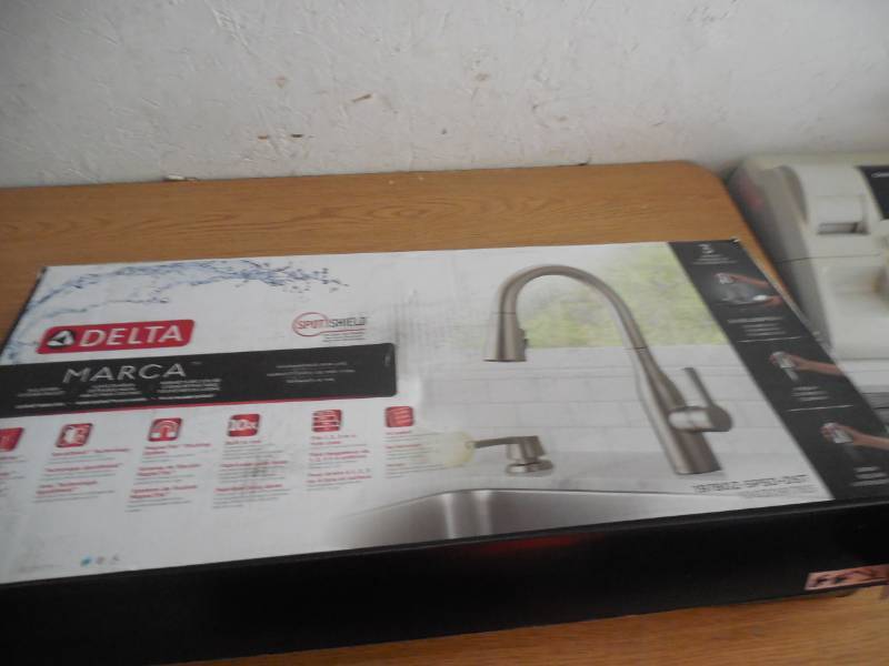 lot 43 image: Delta Marca Single-Handle Pull-Down Sprayer Kitchen Faucet with ShieldSpray Technology