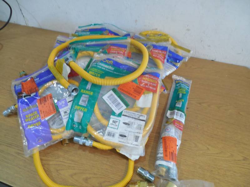 lot 94 image: RANGE DRYER GAS CONNECTOR LOT