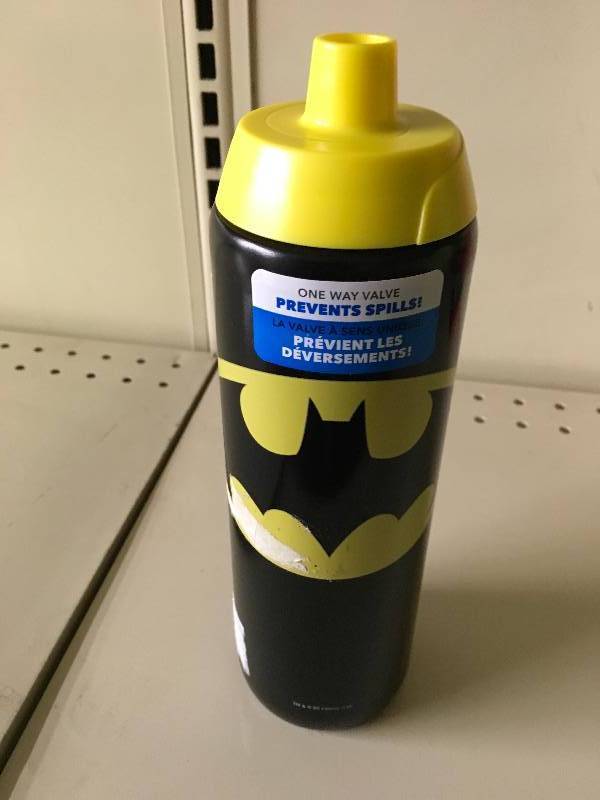 lot 226 image: Batman Water Bottle, Retail $10.00