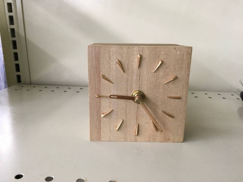 lot 256 image: Hearth & Hand Desk Clock, Retail $10.00