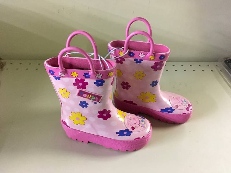lot 289 image: Garden Boots Size Small 56
