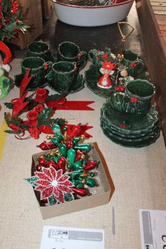 lot 125 image: Vintage Lefton China and Vintage Ornaments