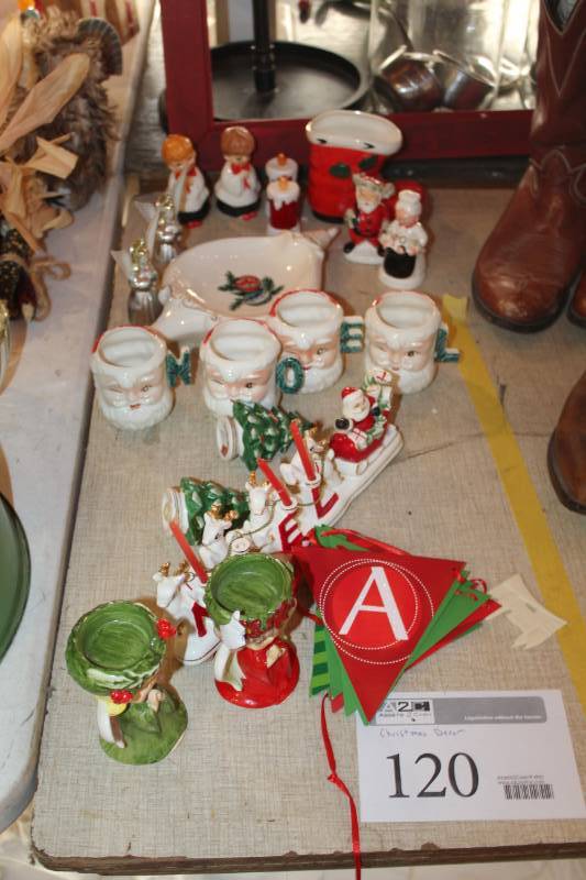 lot 120 image: Christmas Dcor