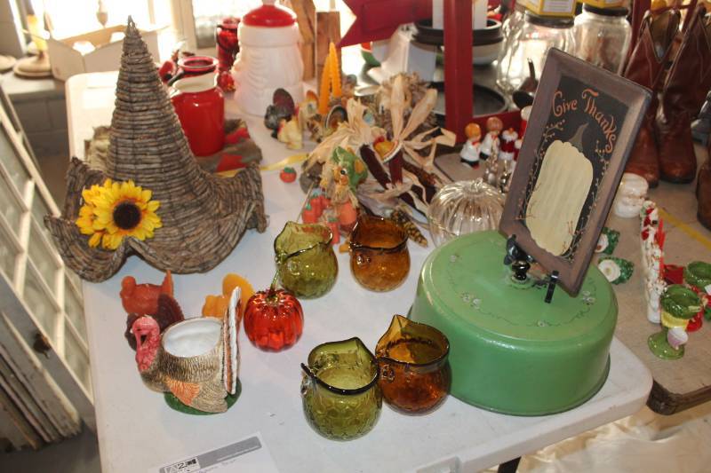 lot 119 image: ThankgivingAutumn Table Dcor