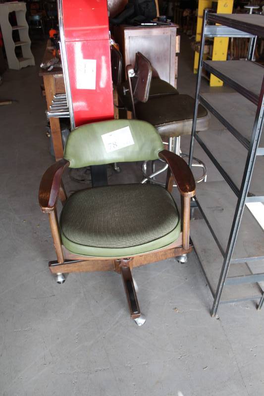 lot 78 image: Mid-Century Office Chair