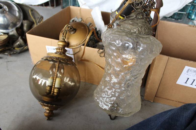 lot 113 image: Hanging Lights