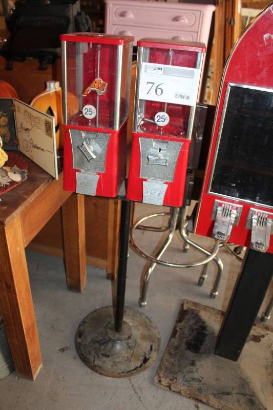 lot 76 image: Eagle 2-Head Gumball Machine