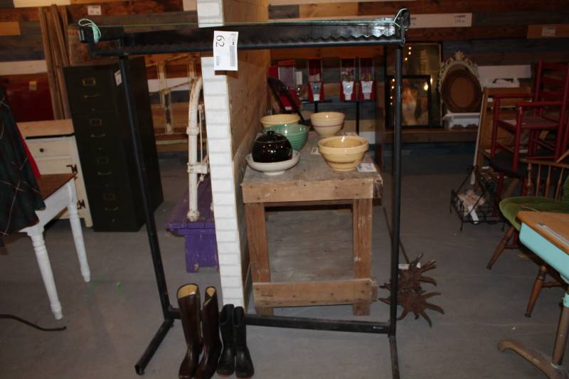 lot 62 image: Clothes Rack
