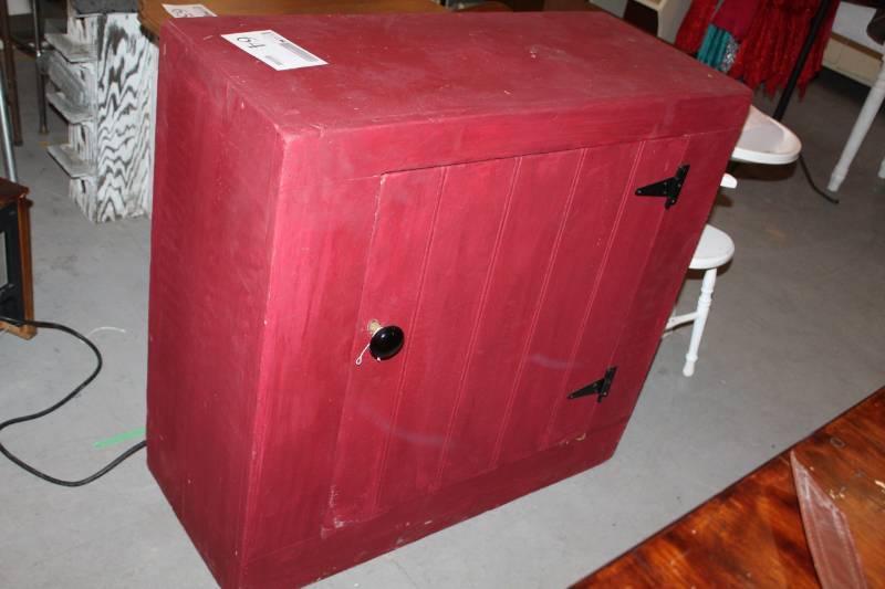 lot 64 image: Cabinet