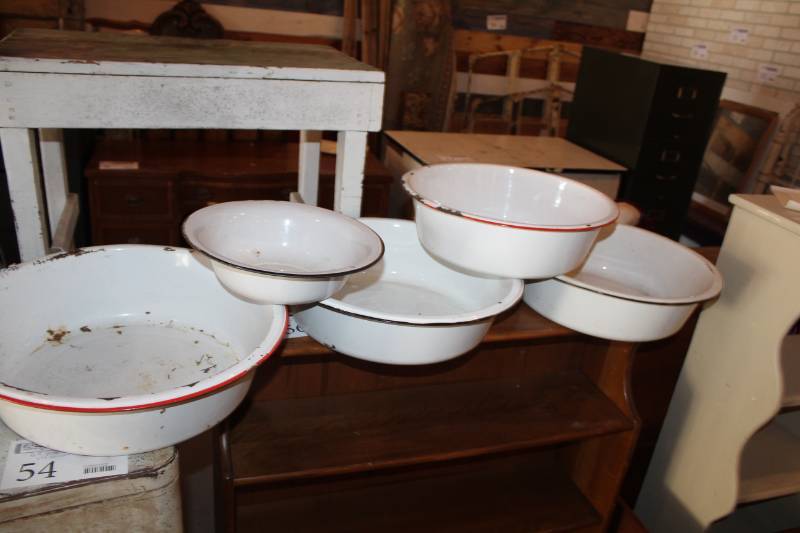 lot 73 image: Vintage Enamel Ware