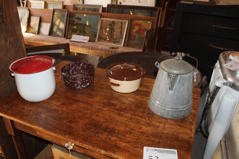 lot 75 image: Vintage Enamel Ware