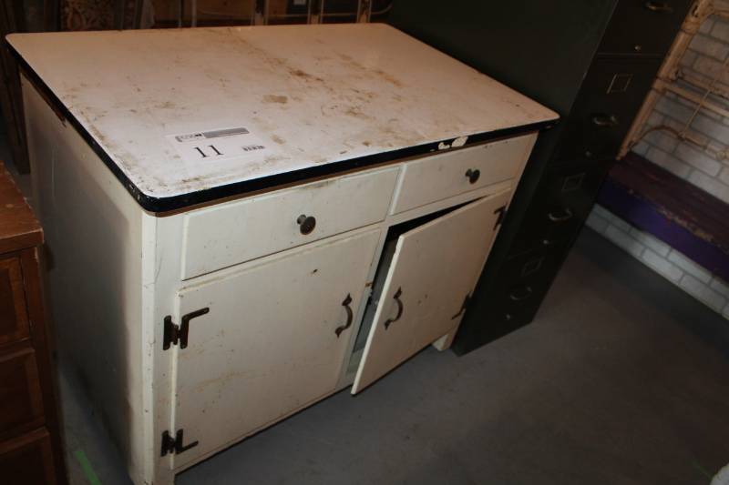 lot 11 image: Cabinet with 2-Doors, 2-Drawers, 2-Shelves
