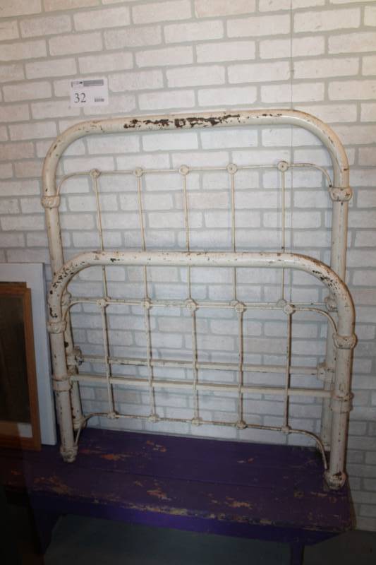 lot 32 image: Metal Pipe Bed Frame