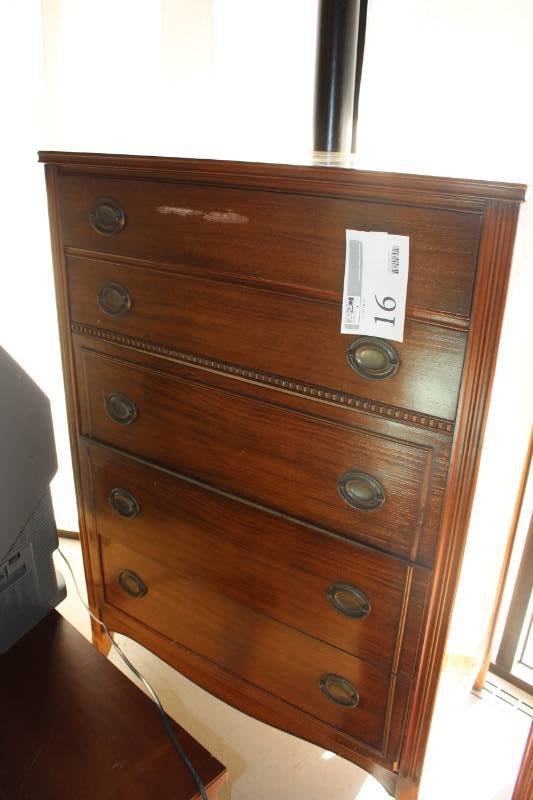 lot 16 image: Wood Dresser with 5-Drawers