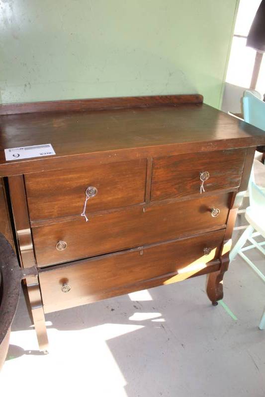 lot 9 image: Wood Dresser with 4-Drawers