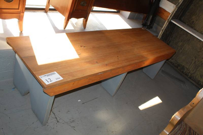 lot 12 image: Wood Bench