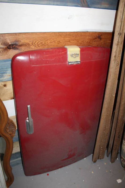 lot 27 image: Frigidaire Vintage Metal Refrigerator Door