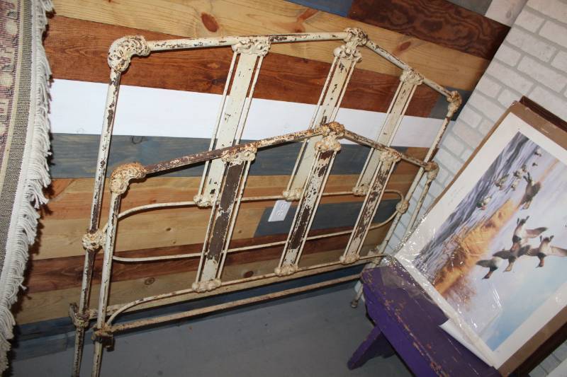 lot 29 image: Metal Bed Frame