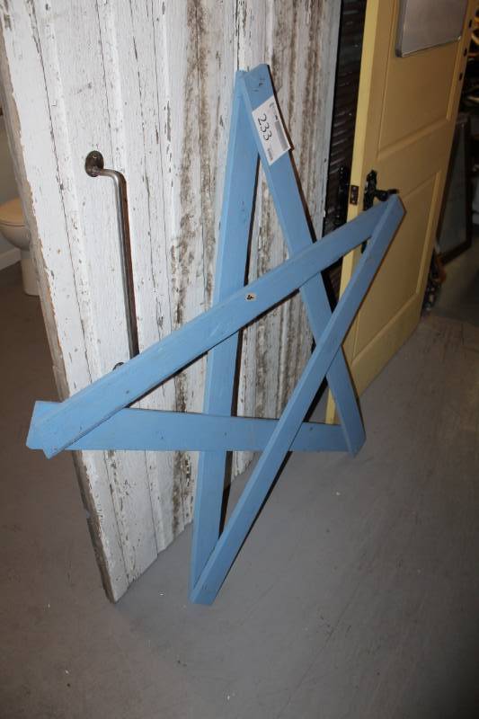 lot 233 image: Star Wall Dcor