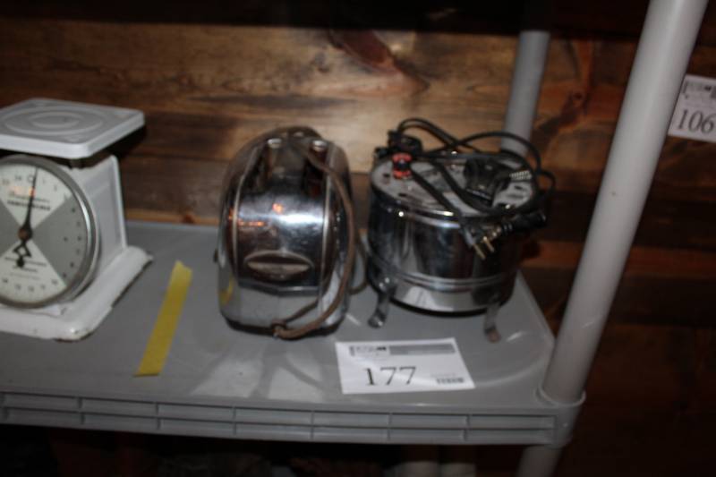 lot 177 image: Vintage Toaster and Vintage Pop Corn Popper