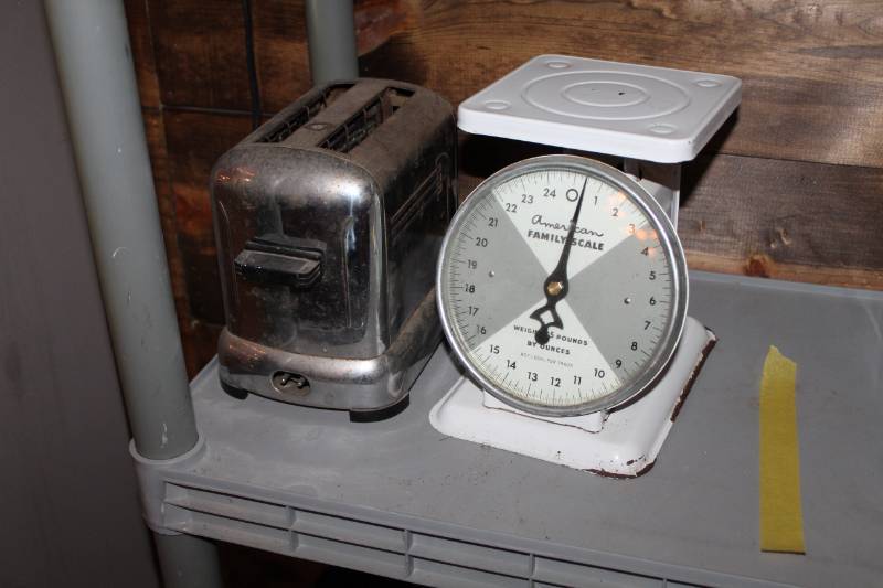 lot 176 image: American Family Scale, 2-Slice Toaster
