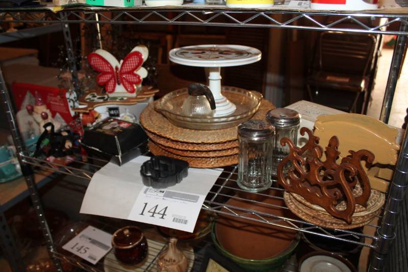 lot 144 image: Table, Napkin Holders, Cookie Cutters