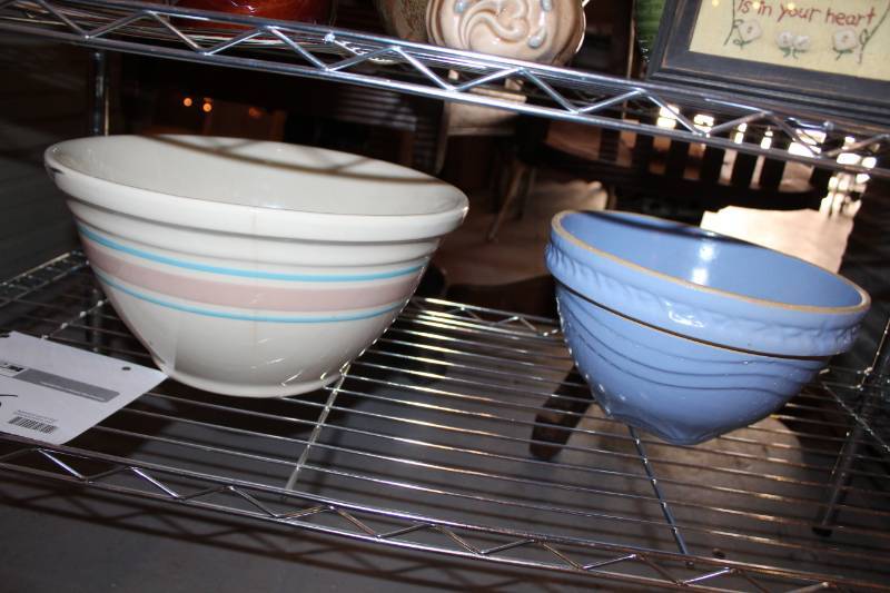 lot 146 image: Bowls