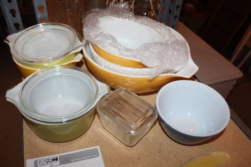 lot 147 image: Pyrex Glass Cookware