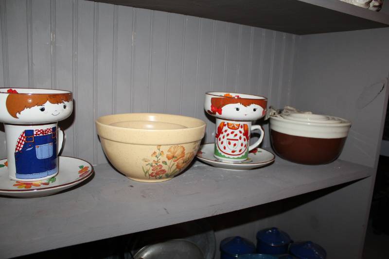 lot 170 image: Ceramic Bowls, Vintage Table Dcor