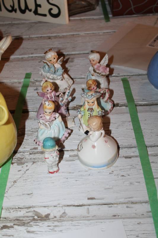 lot 238 image: Figurines