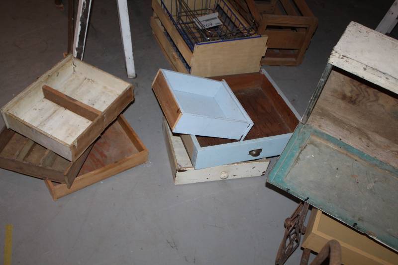 lot 267 image: Desk Drawers