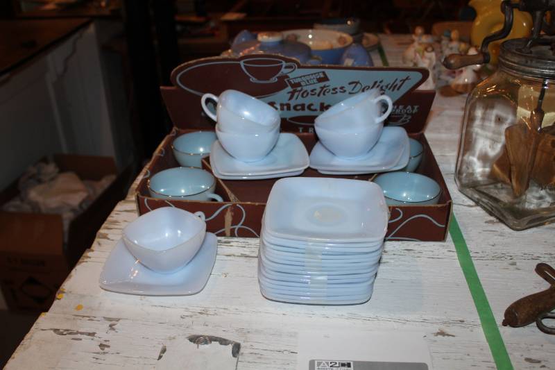 lot 261 image: Fire King Delphite Snack Set and Tea Cups & Saucers