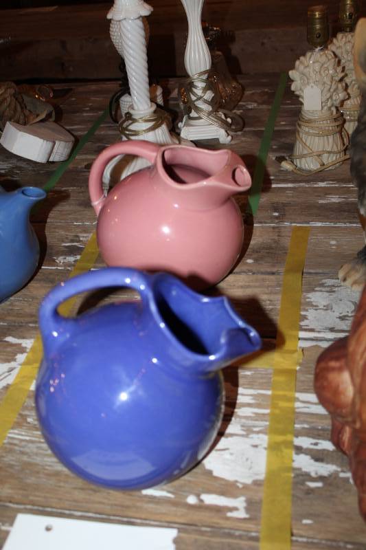 lot 253 image: Shenango Ceramic Pitchers