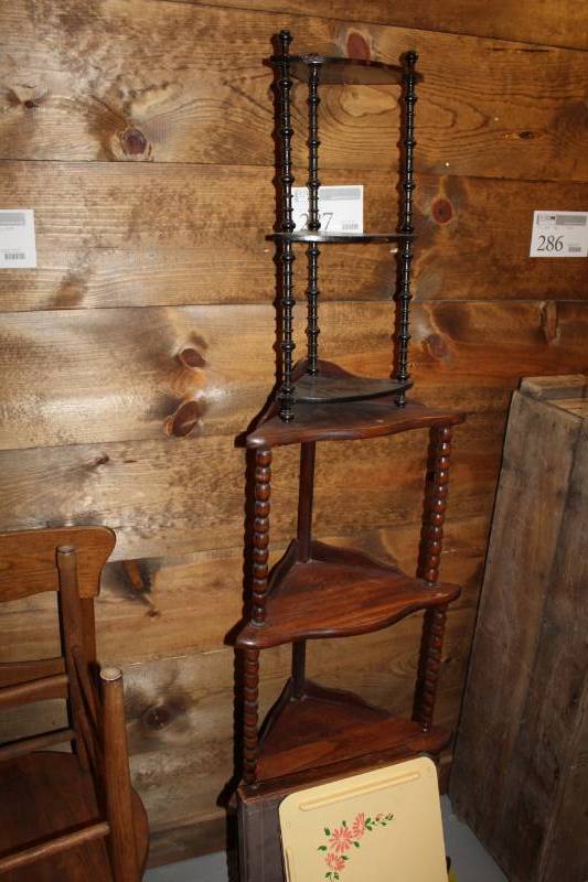 lot 287 image: Corner Shelves, Small Trays