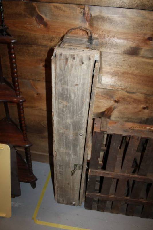 lot 286 image: Wood Gun Crate with Lid
