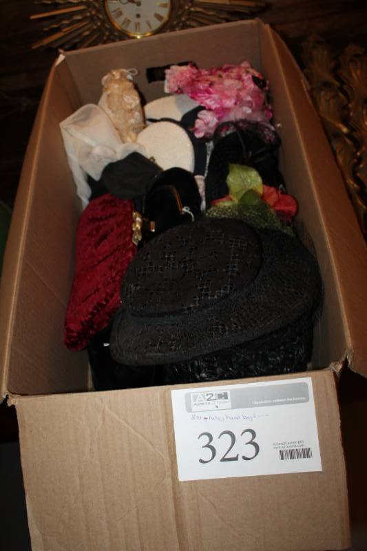 lot 323 image: Vintage Womens Hats and Handbags