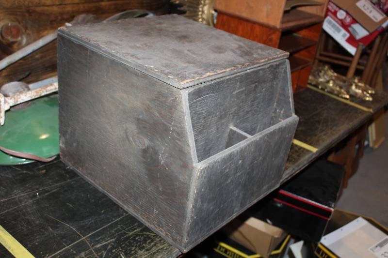 lot 326 image: Vintage Black Shoe Shine Box