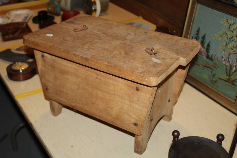 lot 328 image: Shoe Shine Kit with Wood Stool Storage