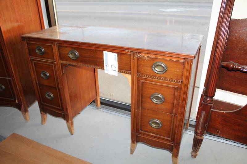 lot 17 image: Wood Desk with 7-Drawers
