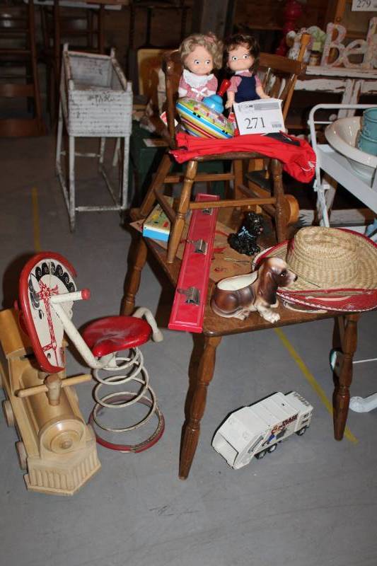 lot 271 image: Vintage Childrens Toys