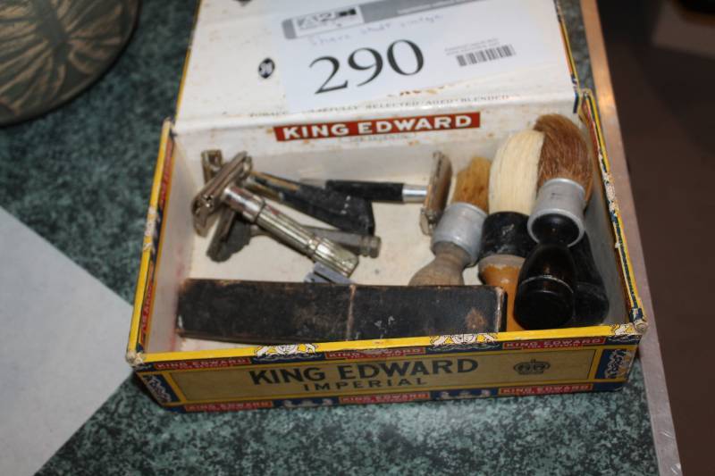lot 290 image: Vintage Mens Shavers, Cream Brushes