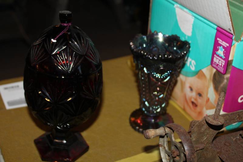 lot 300 image: Red Ruby American Gut Glass & Vintage Carnival Glass