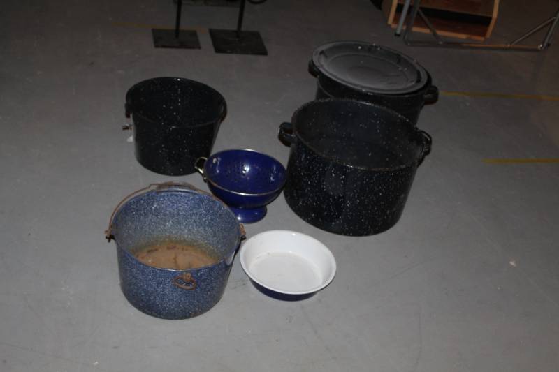 lot 329 image: Cookware - Pots
