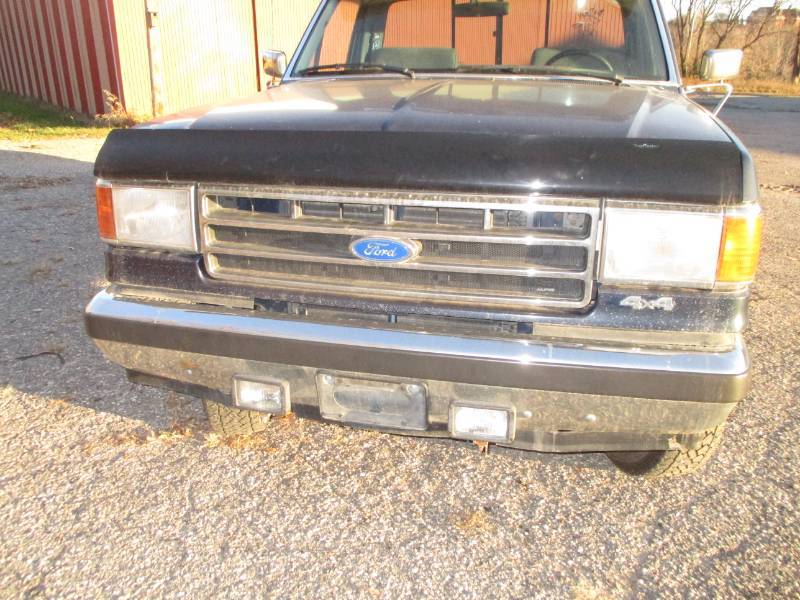 lot 1 image: 1991 Ford F150 XLT Lariat