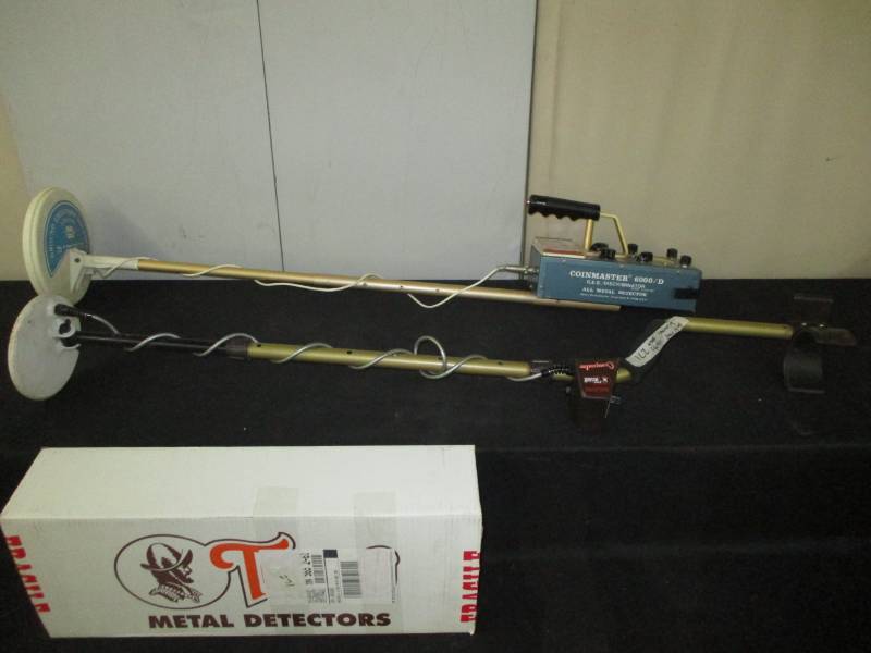 lot 23 image: Compadre and Coinmaster metal detectors, Compadre works only been used a few times and other one he said needs battery see pictures