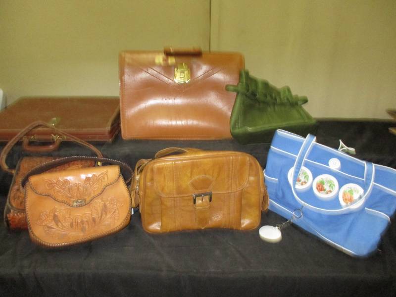 lot 29 image: Leather Purse and Briefcases
