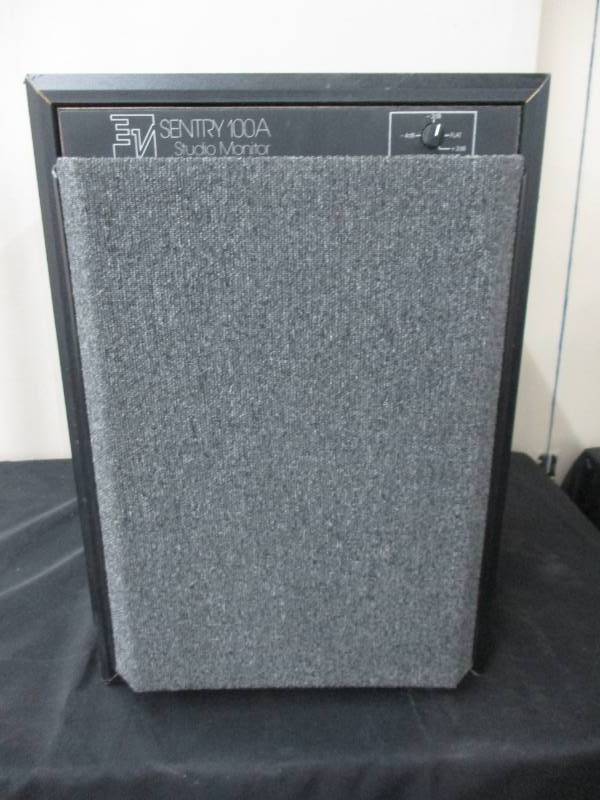 lot 32 image: Senrty 100 A Studio Monitor