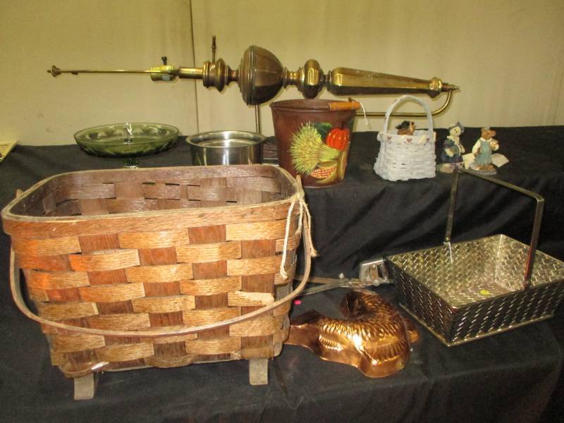 lot 57 image: Basket, Metal basket adorable, wall lamp, fish, headge trimmer, boyds bears, devided dish and more