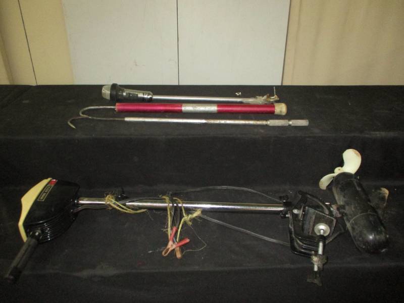lot 80 image: Minkota Trolling Motor, Grabbers and boat light not tested
