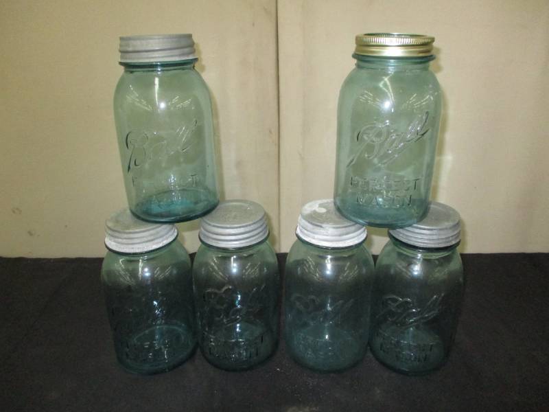 lot 86 image: 6 blue quart jars